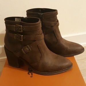 Brown boots by Rocket Dog